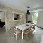 Le Clos De *