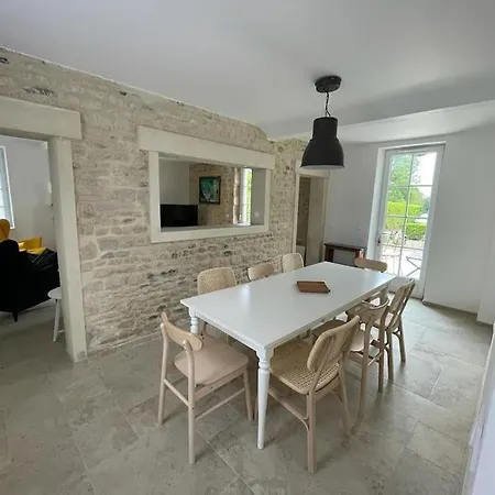 Le Clos De *